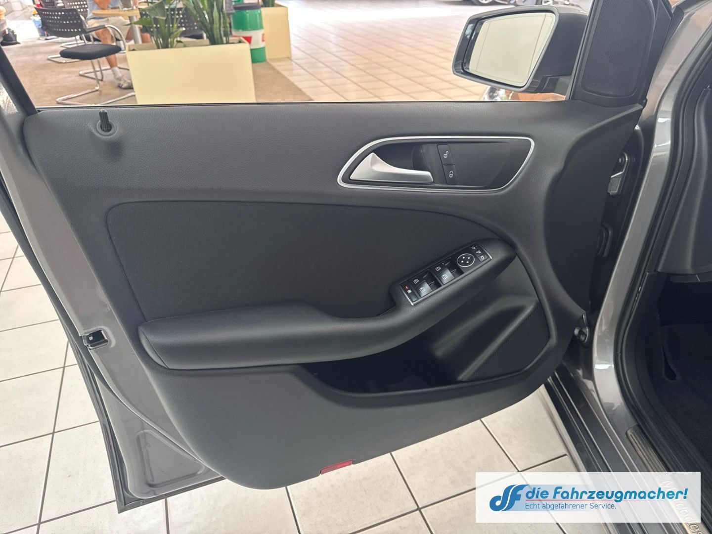 Fahrzeugabbildung Mercedes-Benz B 180 Bi-Xenon SHZ Parklenkass. Rückfahrkam. Not