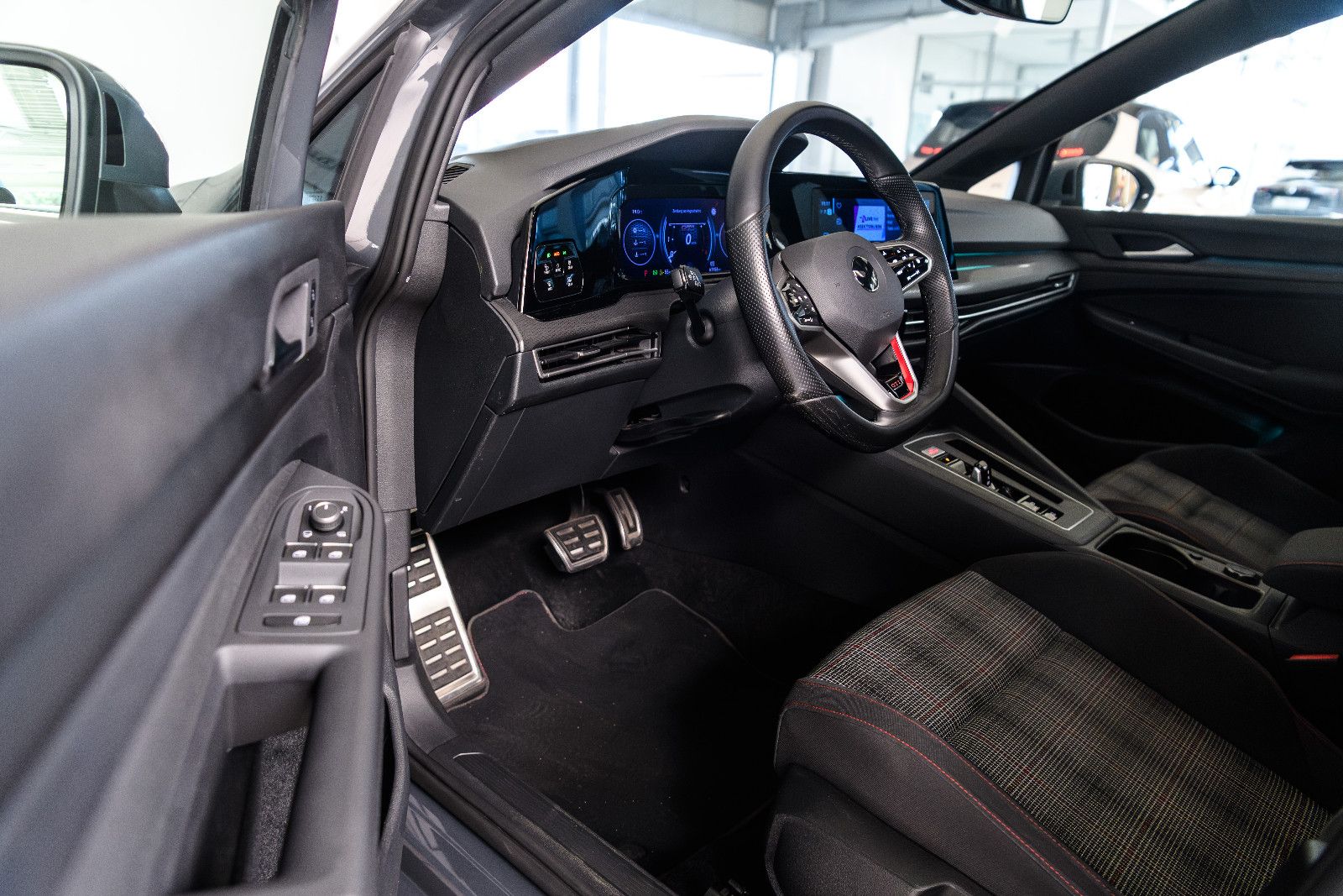 Fahrzeugabbildung Volkswagen Golf VIII GTI +Matrix +Panorama +LED +ACC