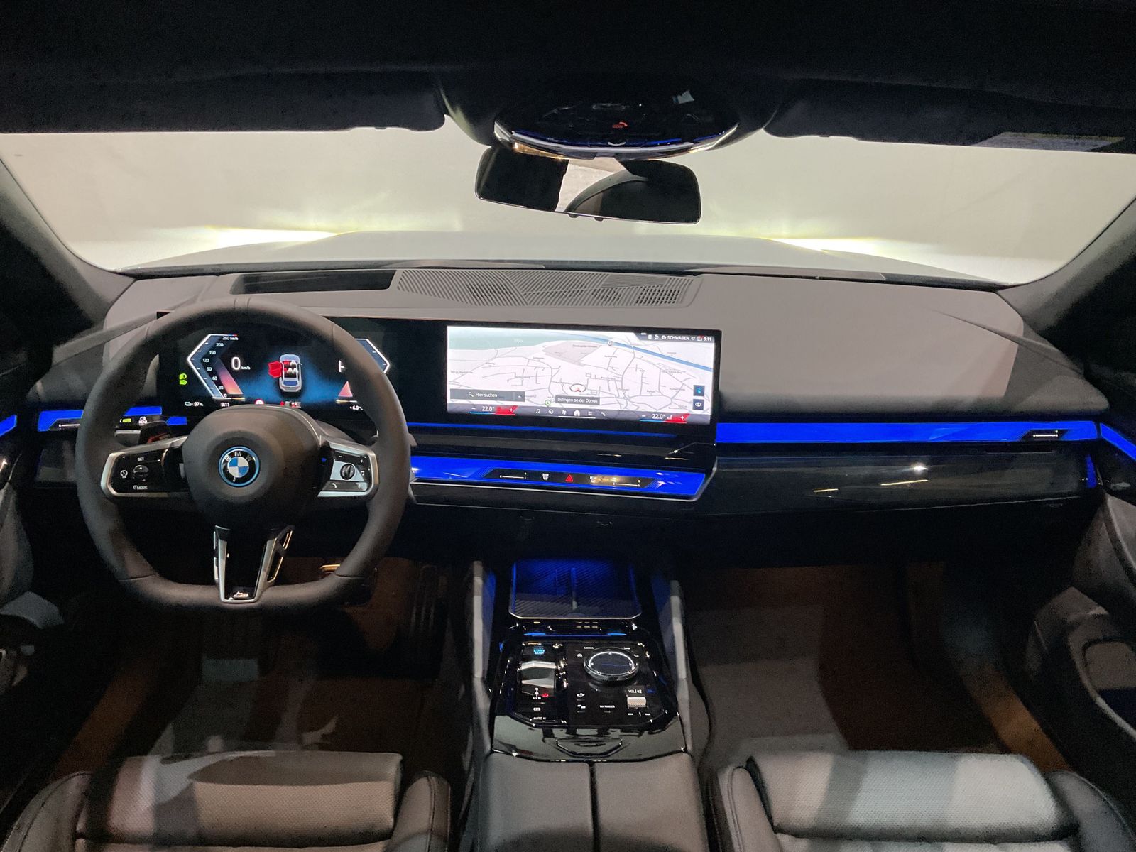 Fahrzeugabbildung BMW i5 eDrive40 20" LMR, AHK, Allrad M Sportpaket