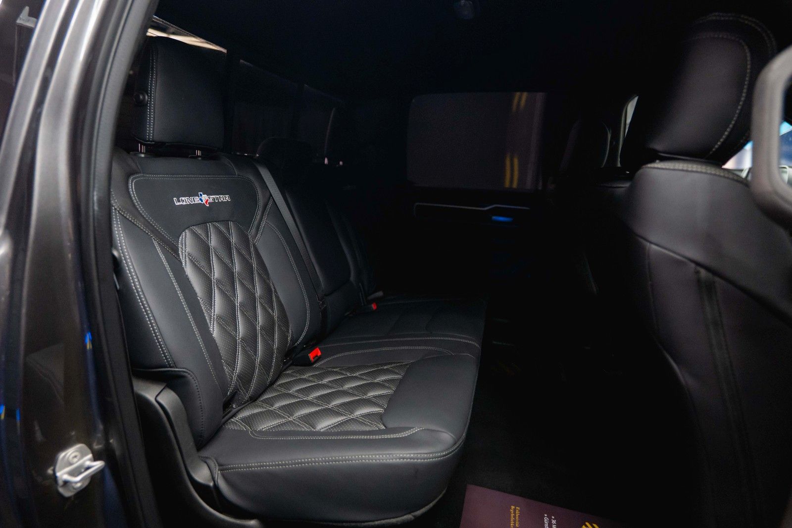 Fahrzeugabbildung Dodge RAM 5.7 V8 HEMI 4x4 OFFROAD Night-Paket *LED*19%