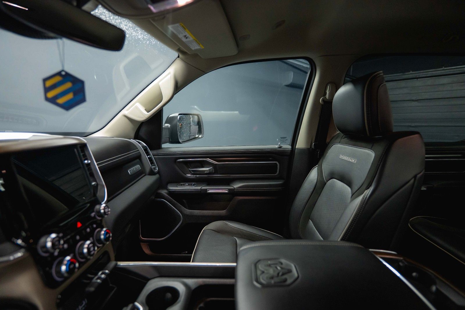 Fahrzeugabbildung Dodge RAM 5.7 V8 HEMI 4x4 LARAMIE LPG Offroad Bodylift