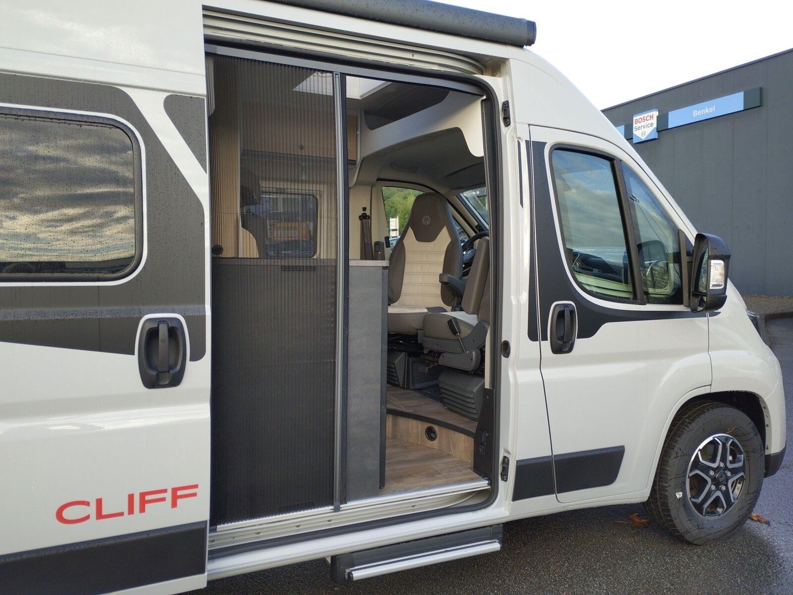 Fahrzeugabbildung Sunlight Adventure Cliff 602 Automatik, Dörr Edition, LTE