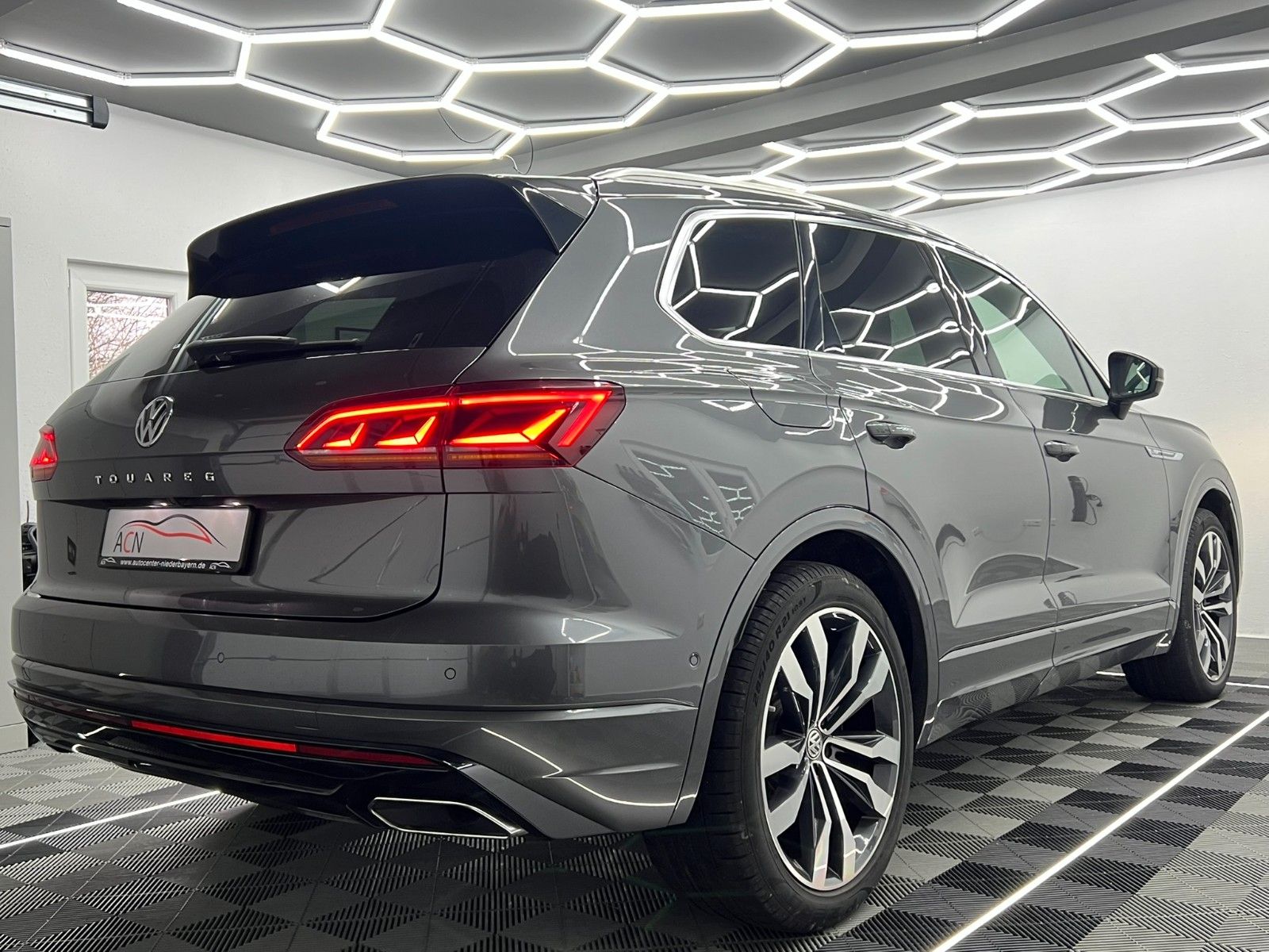 Fahrzeugabbildung Volkswagen Touareg 4Motion R-LINE/MATRIX/AHK/INNOVISION/21*