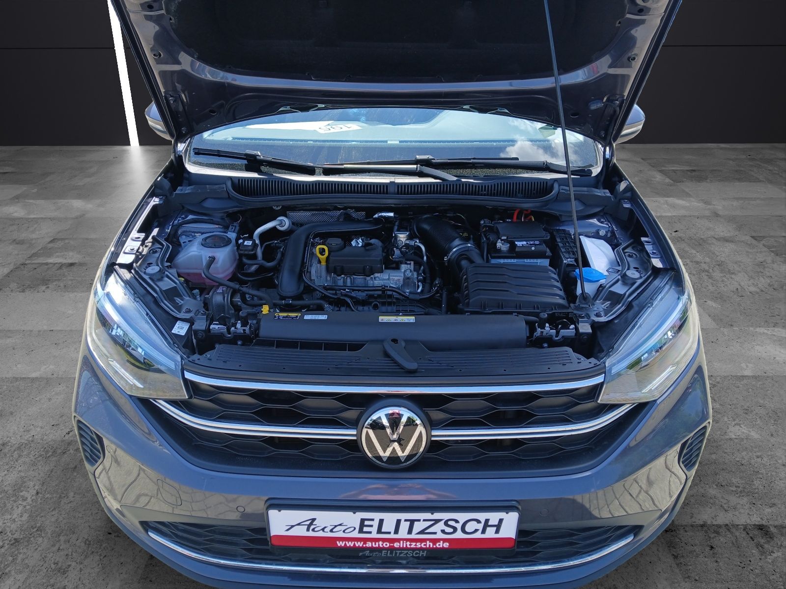 Fahrzeugabbildung Volkswagen Taigo TSI Life 1,99% LED AHK AID PDC SH LM