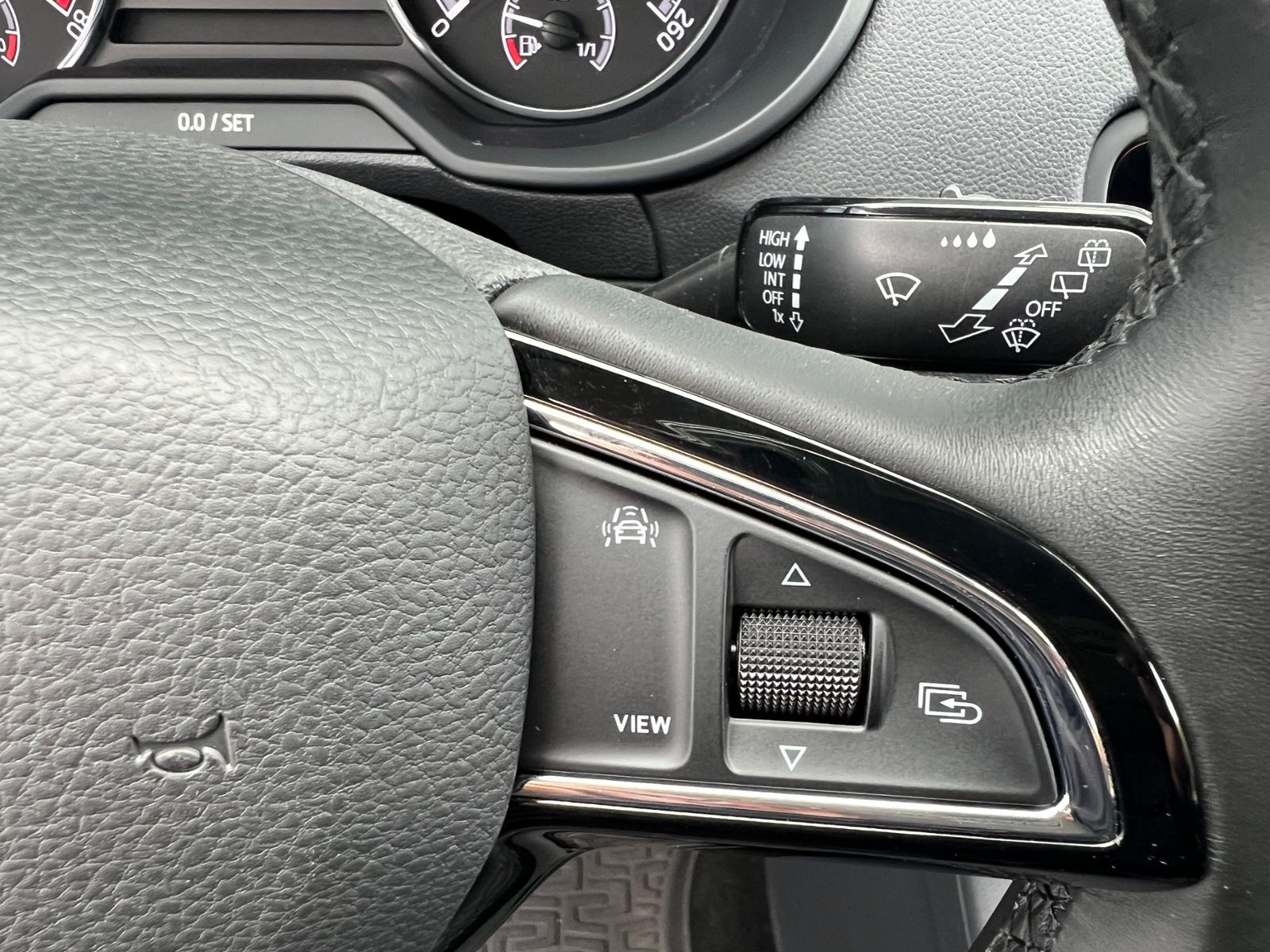 Fahrzeugabbildung SKODA Octavia III Combi Ambition 1.5 TSI DSG *Navi, Cl