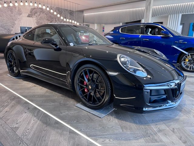 Porsche Carrera 4 GTS