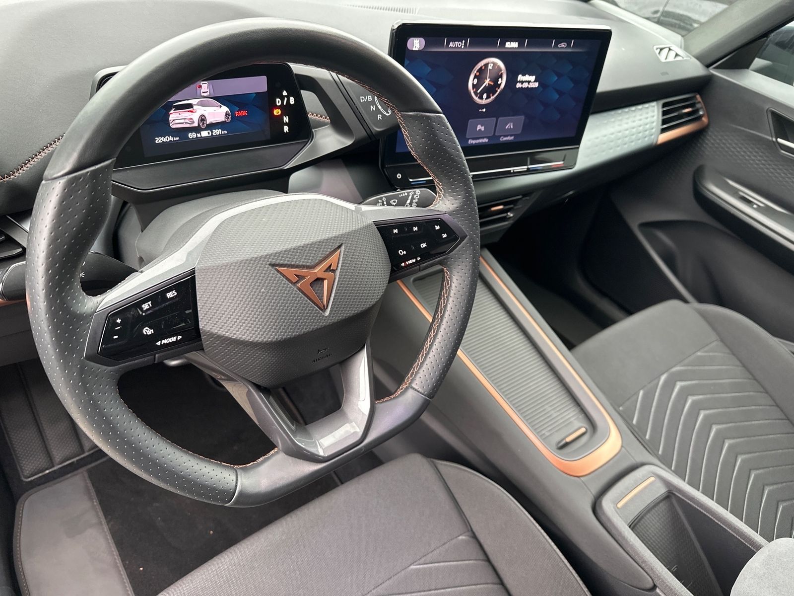 Fahrzeugabbildung CUPRA Born 150kW/58kWh NAV+LED+18ZOLL+KEYLESS+DAB+1HD