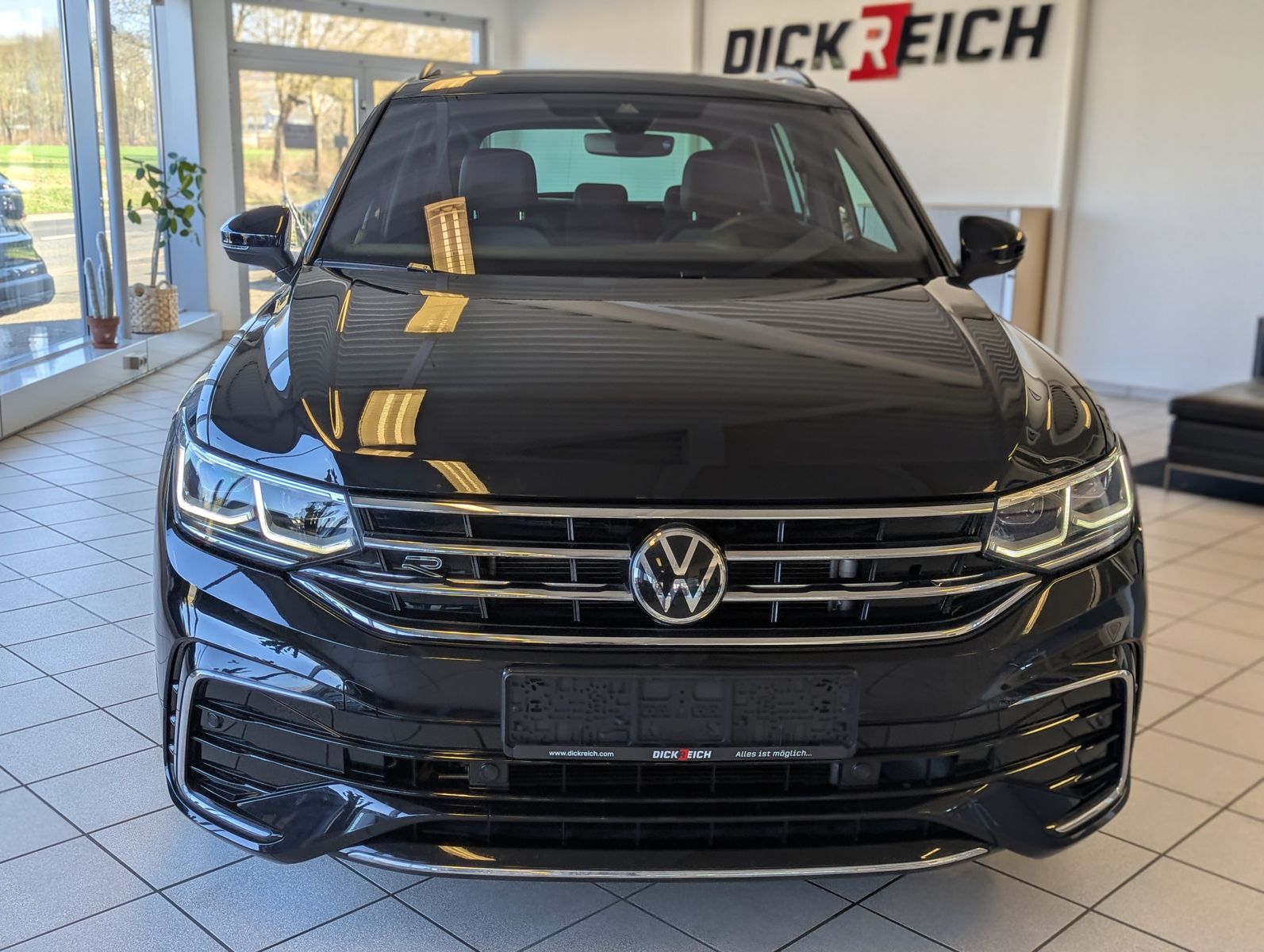 VW Tiguan 2.0 TDI DSG R-Line Matrix Pano HUD AHK 20 - Image 2