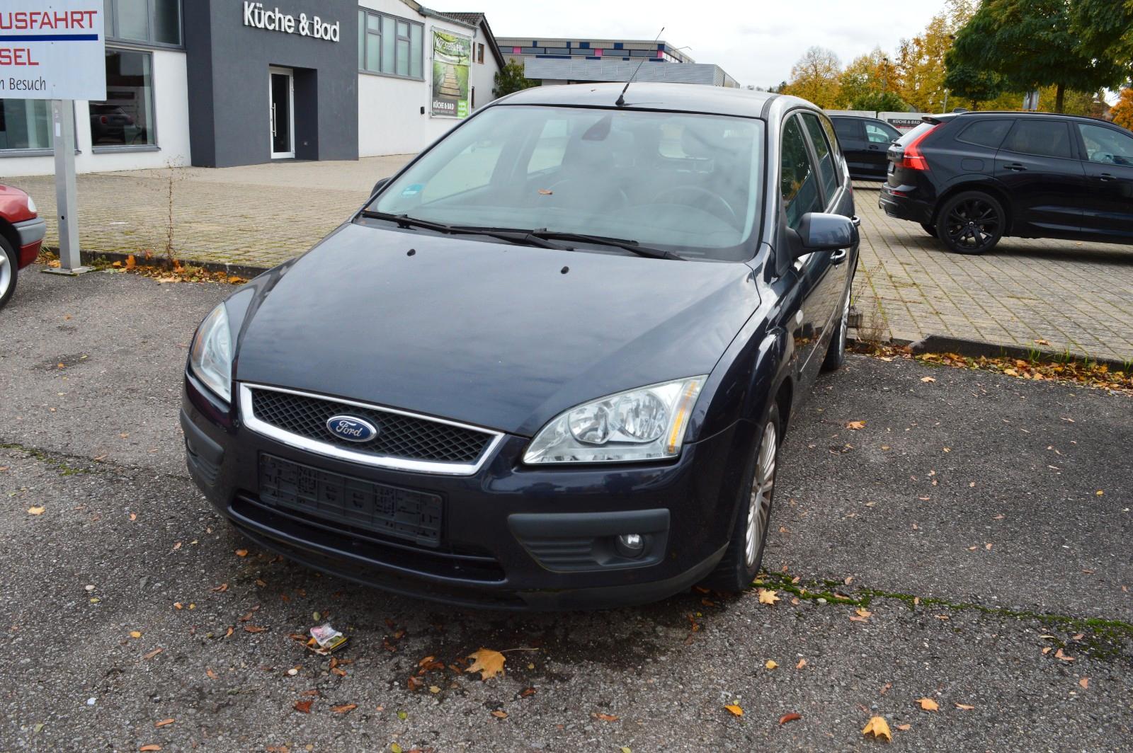 Ford Focus 2005 — rear view
