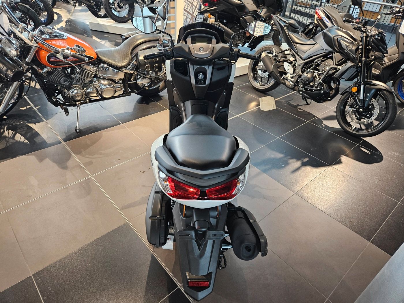 Fahrzeugabbildung Yamaha NMax 125 Modell 2023 auch andere Farben möglich