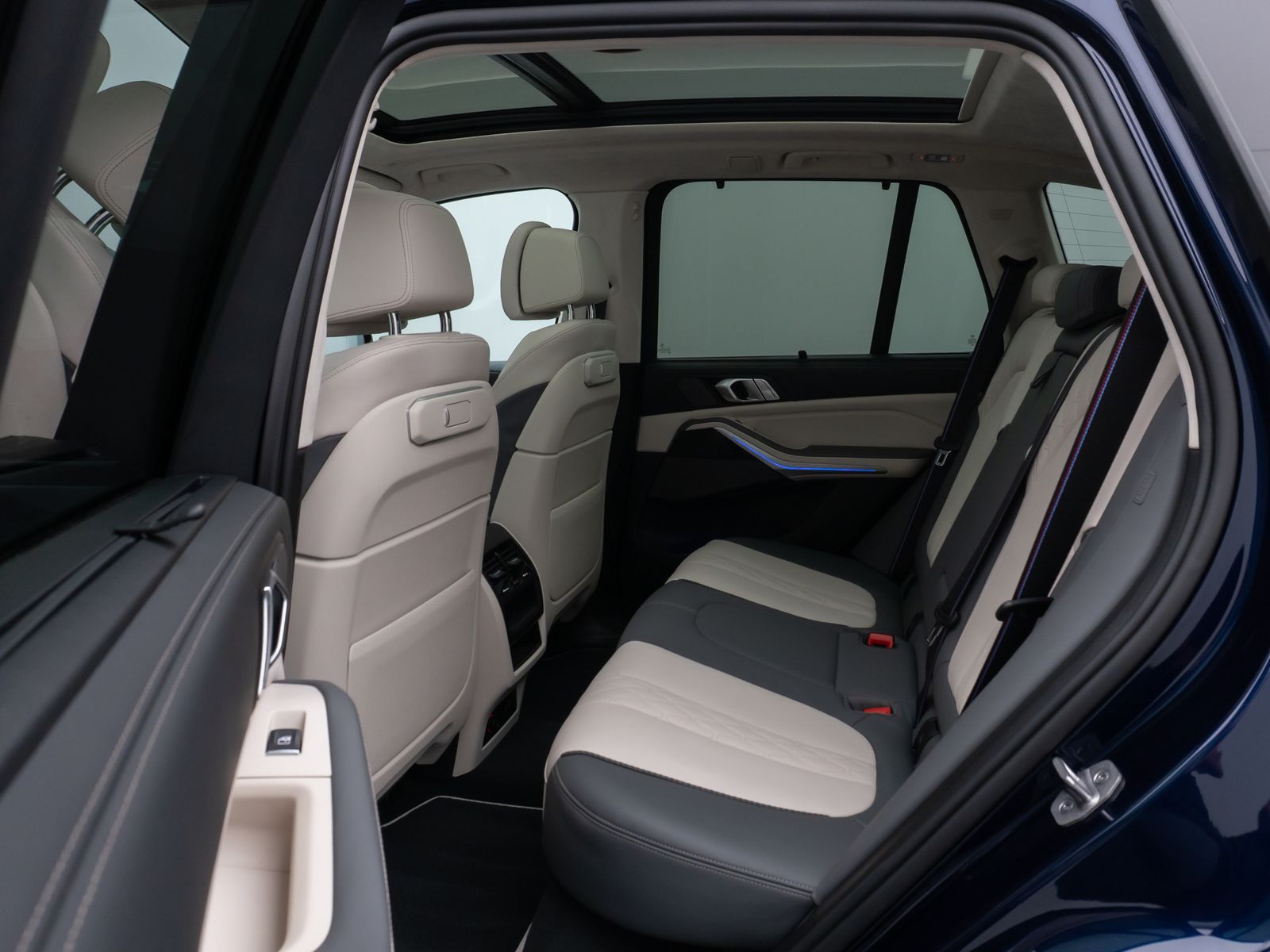 Fahrzeugabbildung BMW X5 xD50e M Sport 360°H/K Panorama Individual 22"