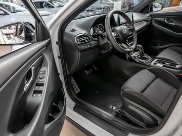 Hyundai i30 Spurhalteassistent Navi Digitales Cockpit