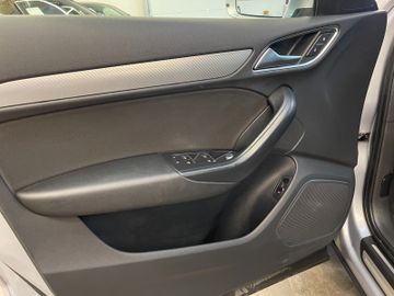Audi Q3 design quattro *BI-XENON*PDC*NAVI*SHZ*MFL*LED