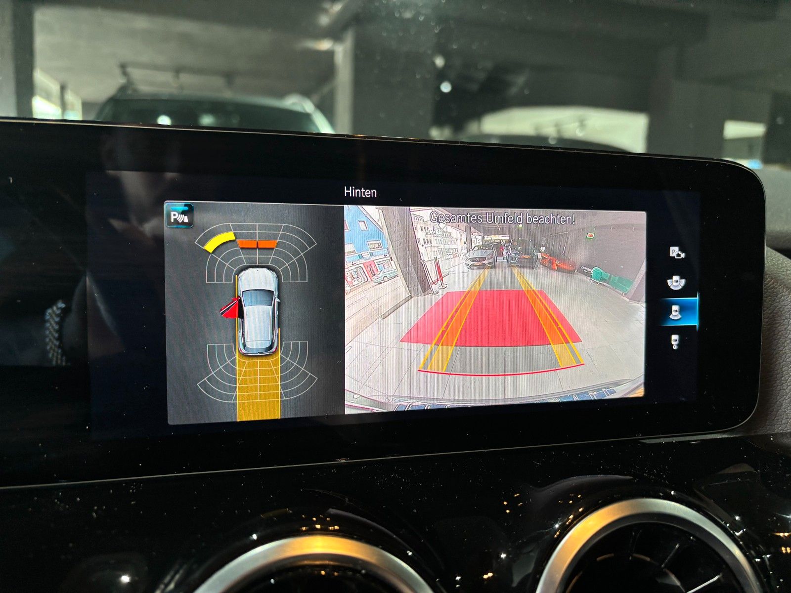 Fahrzeugabbildung Mercedes-Benz GLA 220d //AMG LINE//CARBON/KAMERA/MBUX/AHK/SHZ