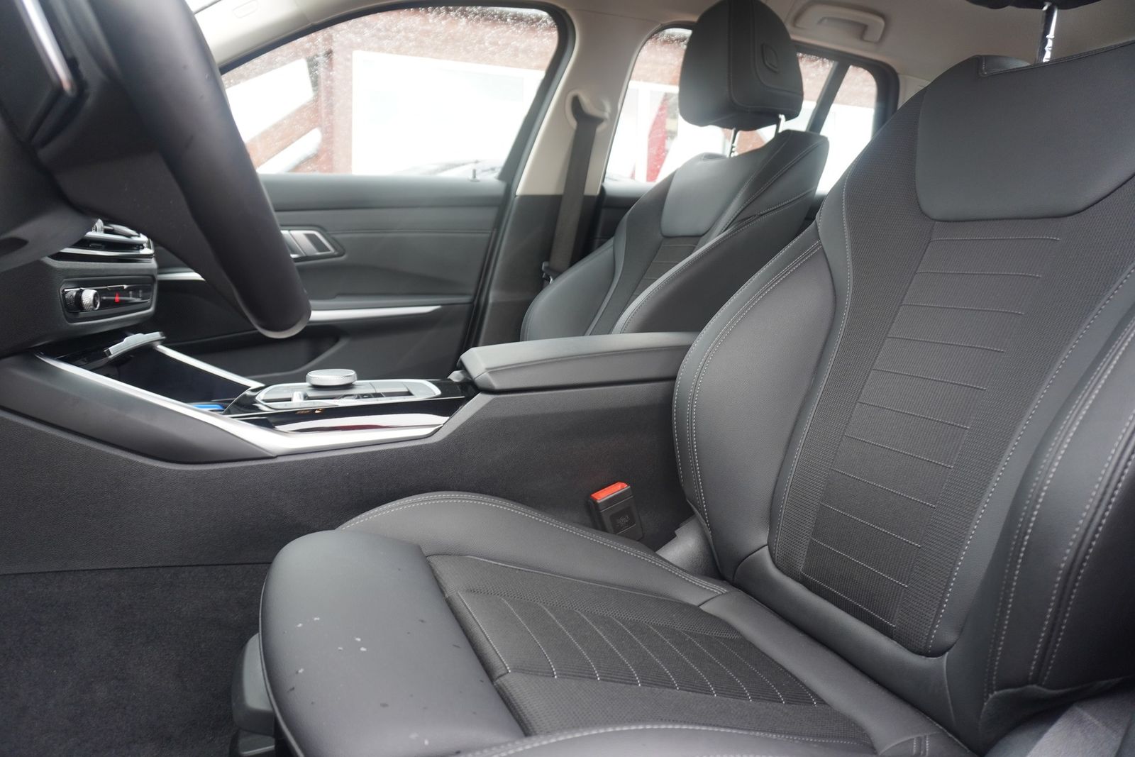 BMW 318i Touring Aut. LED Navi Teilleder Sportsitze foto 9