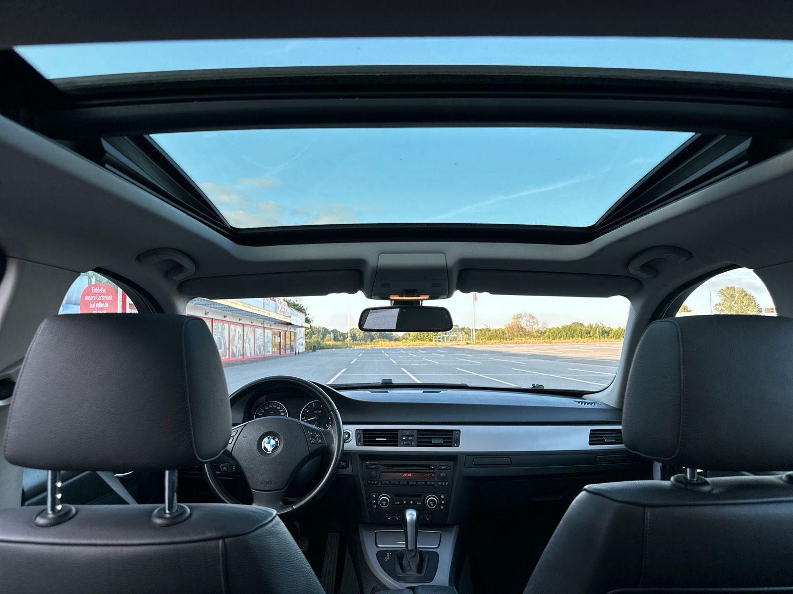 BMW 318 2006 — interior