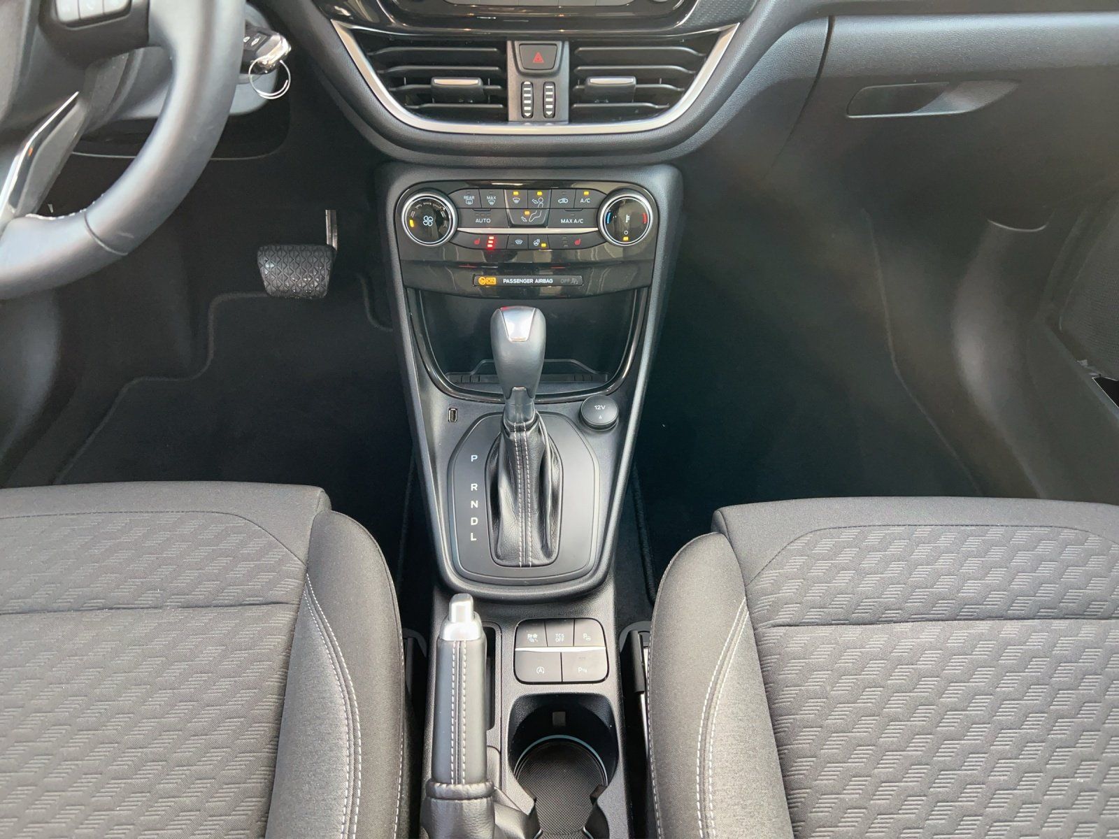 Fahrzeugabbildung Ford Puma Titanium MHEV Navi Winter Paket GJR Klima