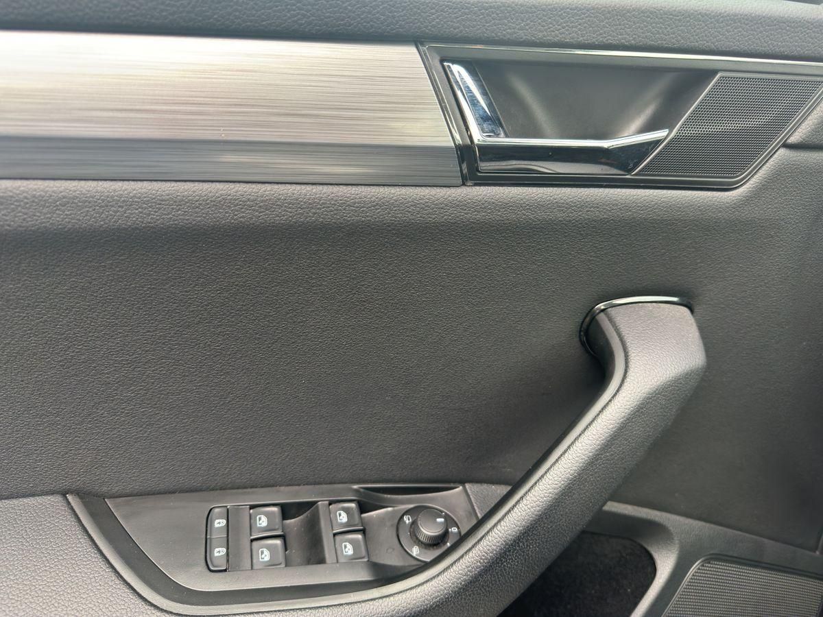 Superb Ambition 2.0 TDI DSG AHK RFK SCHIEBEDACH 