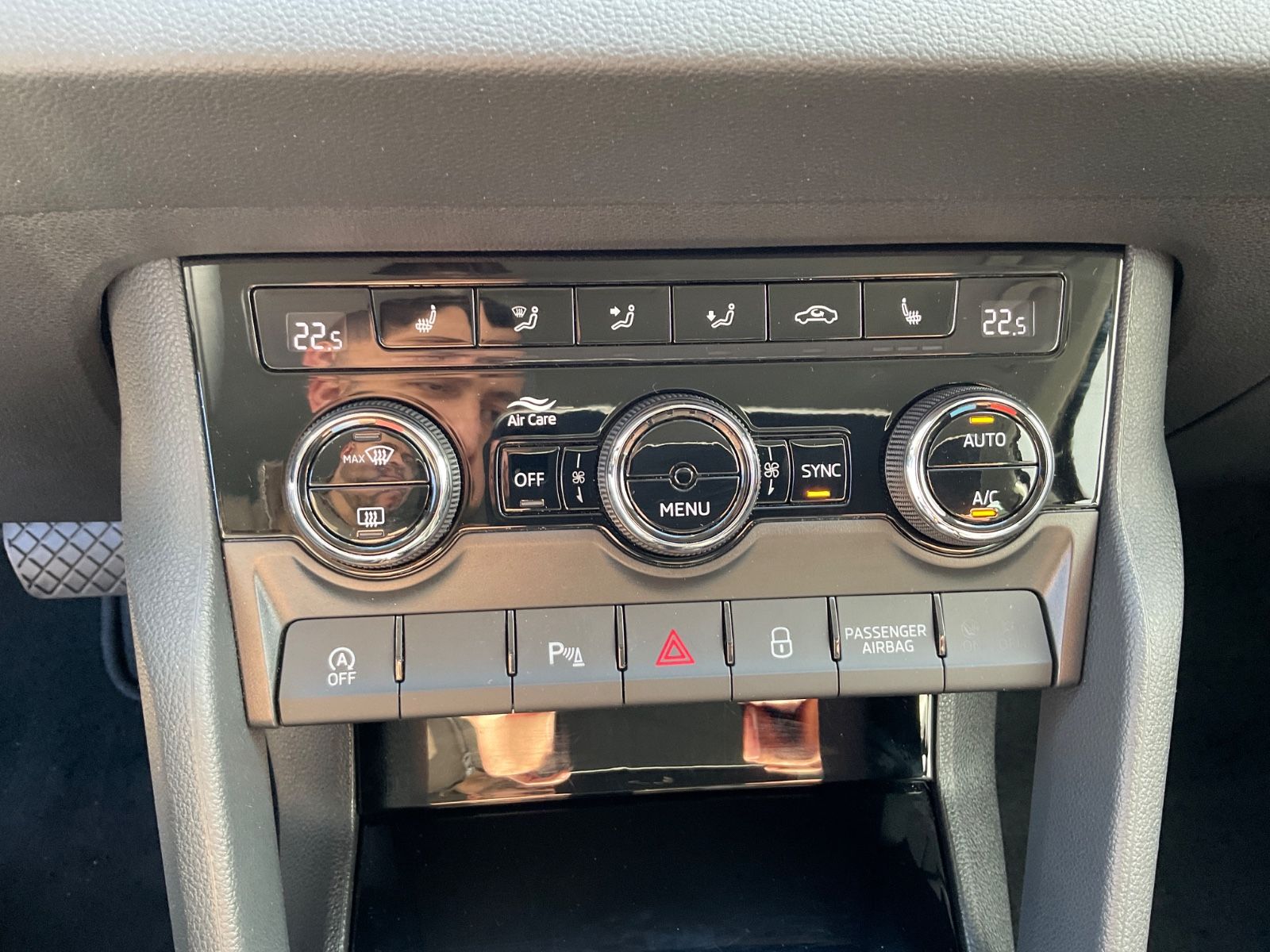 Fahrzeugabbildung SKODA Karoq 1.5l TSI ACT DSG,Navi,Kamera,LED,VirtualCo
