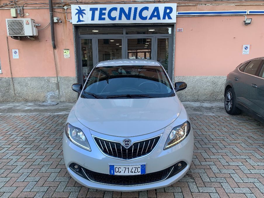 Lancia Ypsilon