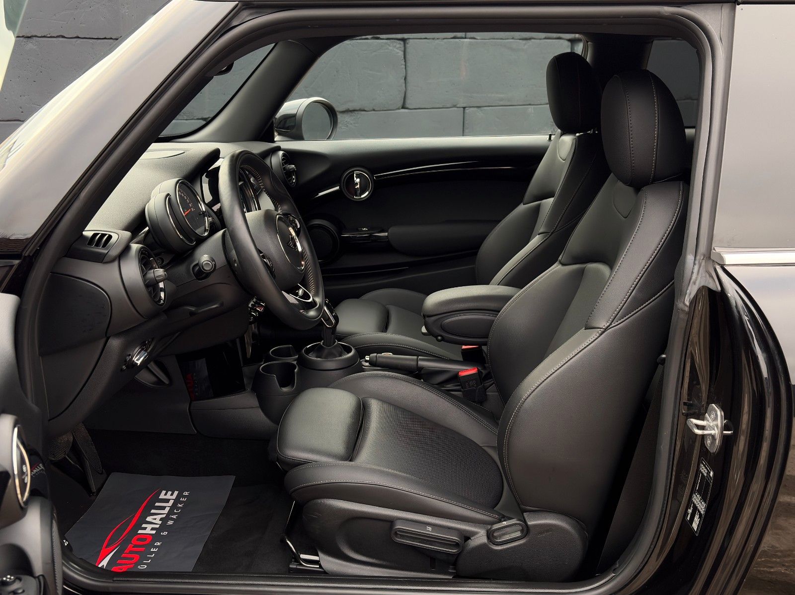 Fahrzeugabbildung MINI Cooper F56 Autom Chili Leder CarPlay Tempo. PDC