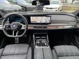 BMW i7 M70 xDrive || B&W TheatherScreen Autobahnass - BMW i7 aus 2024