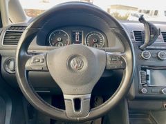 Fahrzeugabbildung Volkswagen Touran 1.6 TDI Life AAC NAVI SHZ PDC VORN ALU