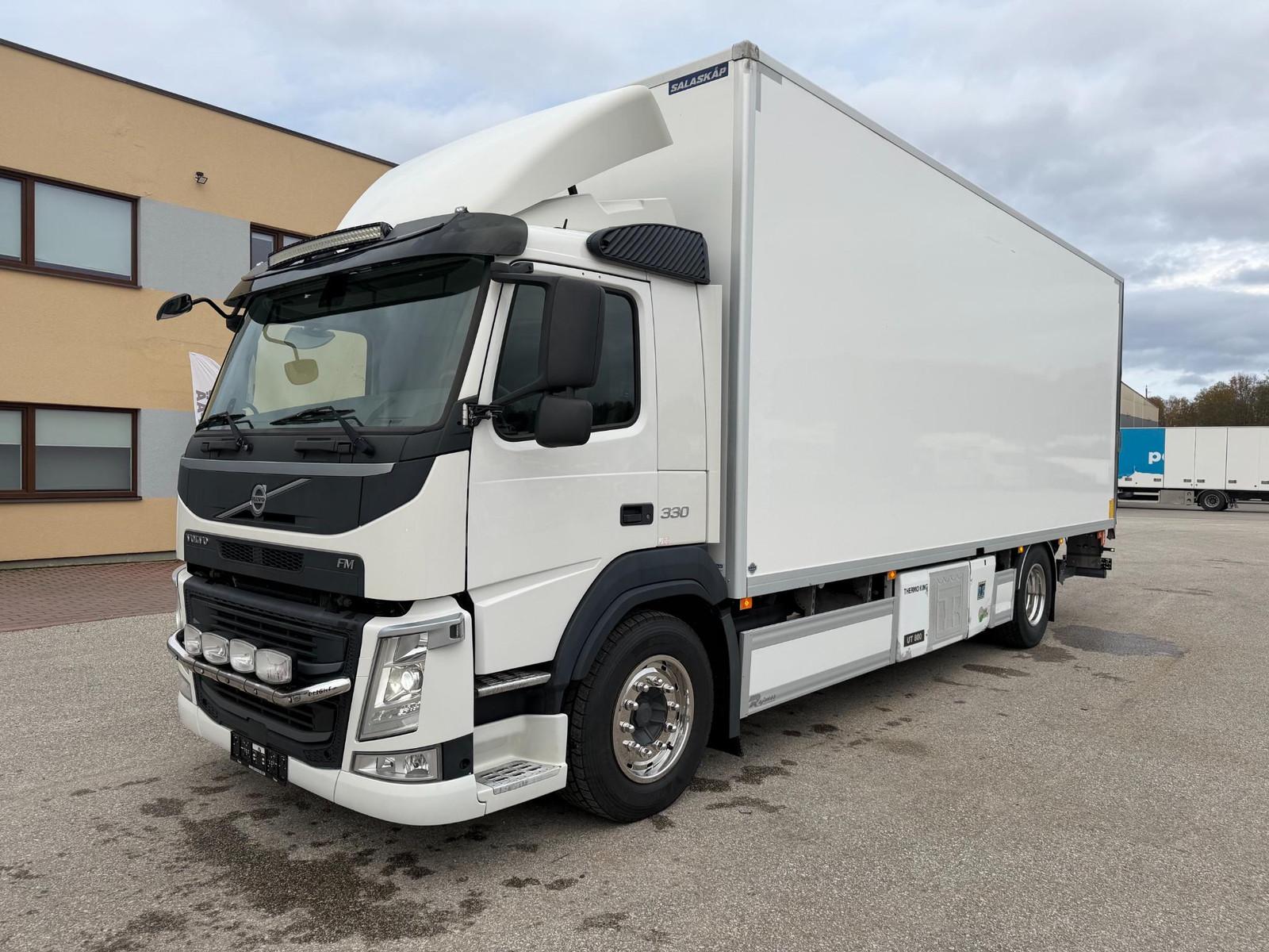 Volvo FM330 4x2 CARRIER UT800 + PRINTER