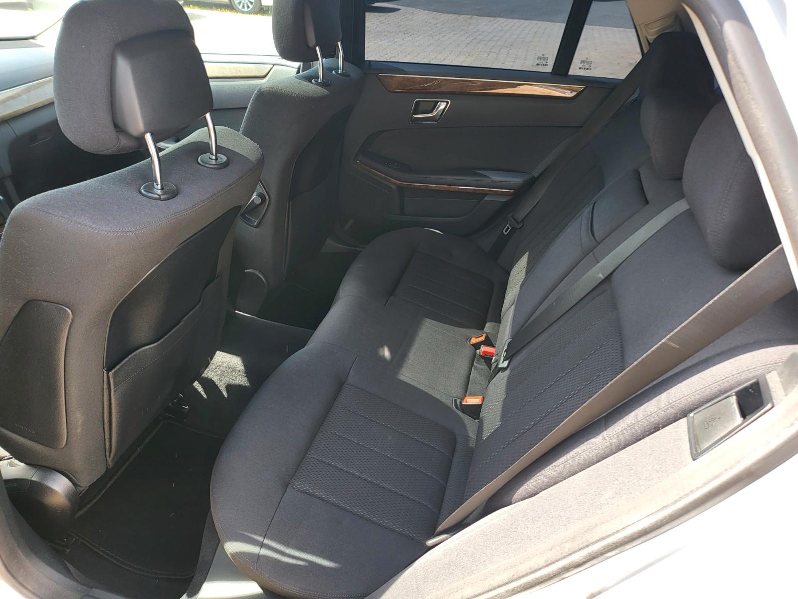 Mercedes-Benz E220 2011 — photo 15