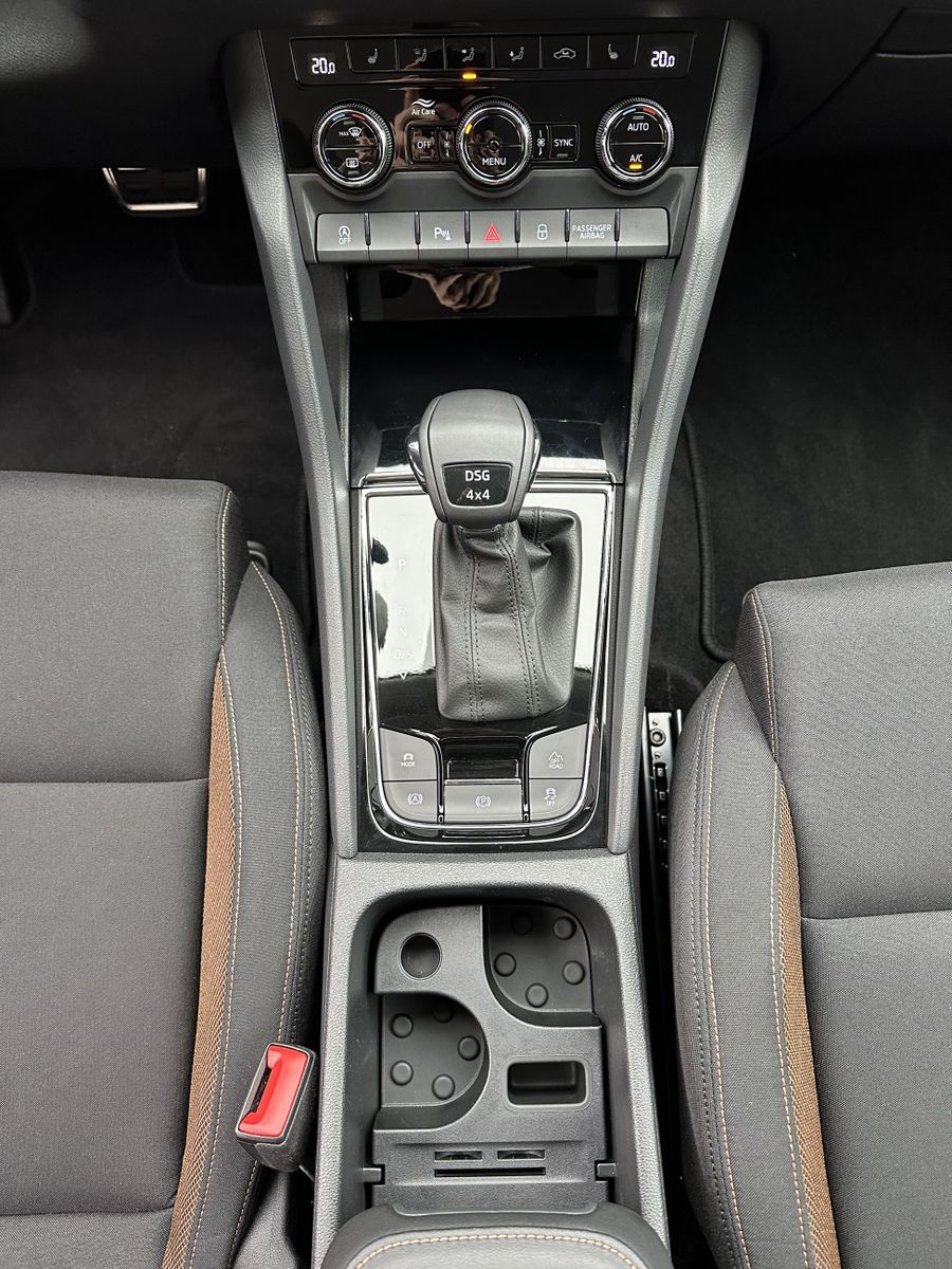 Fahrzeugabbildung SKODA Karoq 2.0 TDI DSG 4x4 Scout NAV+LED+SHZ+18ZO+PP