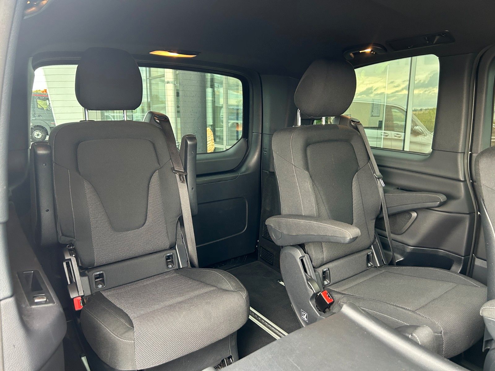Fahrzeugabbildung Mercedes-Benz V 250 d EDITION AMG elektr Türen DISTRONIC