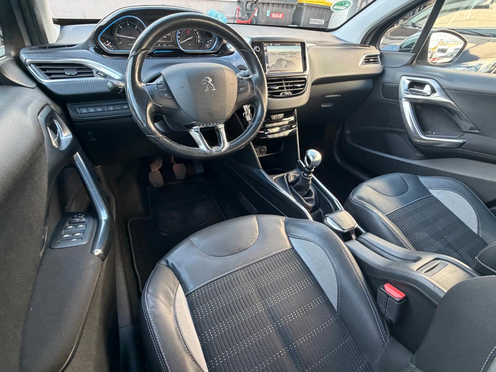 Peugeot 2008 Allure TEILLEDER/KLIMA/NAVI/AHK/PDC