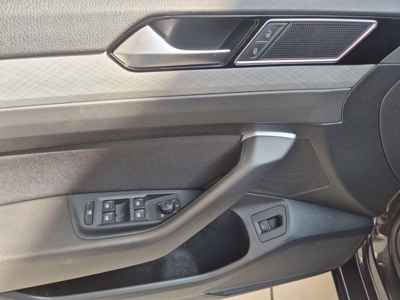 Volkswagen Passat 1.5 TSI DSG Business Navi ACC AHK, миниатюра 8