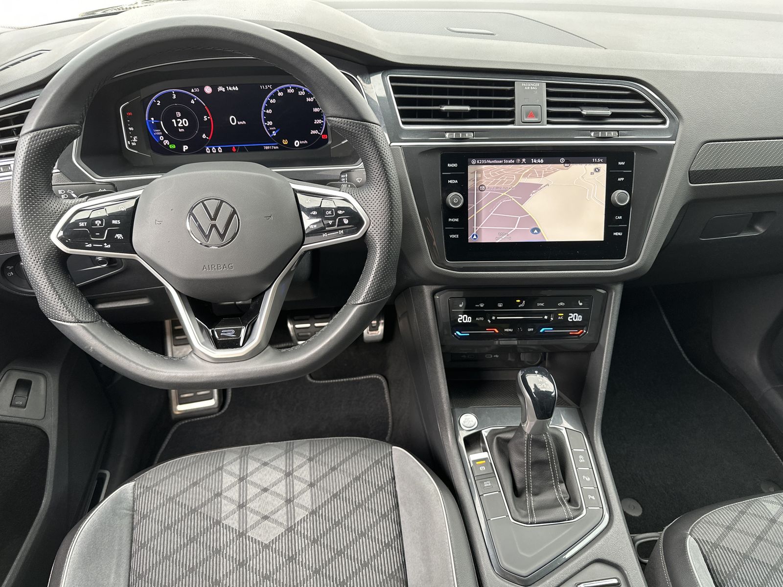 Fahrzeugabbildung Volkswagen Tiguan 2.0 TDI DSG R-Line NAV+MATRIX+AHK+ACC+KAM