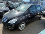 Mercedes-Benz B -Klasse B 150 Sport Paket Volllederausstattung - Mercedes-Benz B 150 mit Benzin-Antrieb