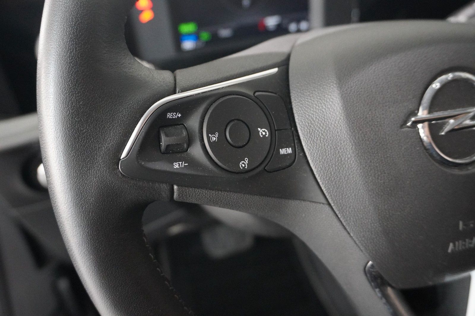 Fahrzeugabbildung Opel Mokka-e EDITION 1-PHASIG LED/SPORT/KAMERA/DAB+