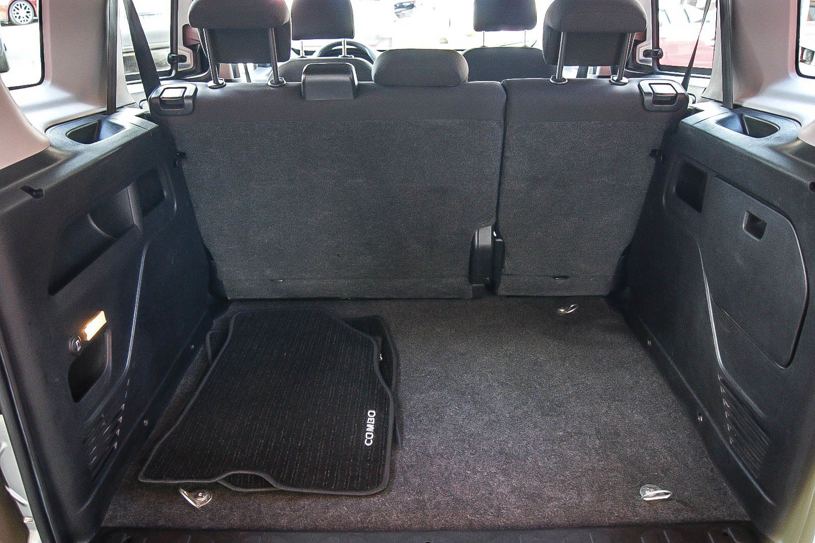 Fahrzeugabbildung Opel Combo D Selection L1H1 5-SITZE SCHIEBETÜREN 1.HD