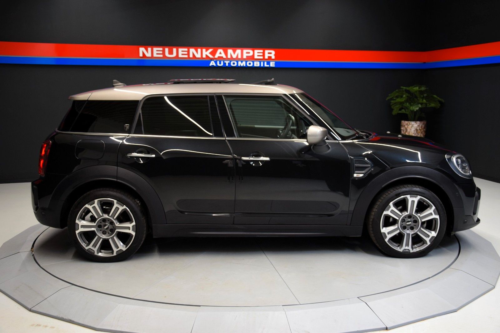 Fahrzeugabbildung MINI Cooper Countryman Pano Premium Plus HuD ACC Memo