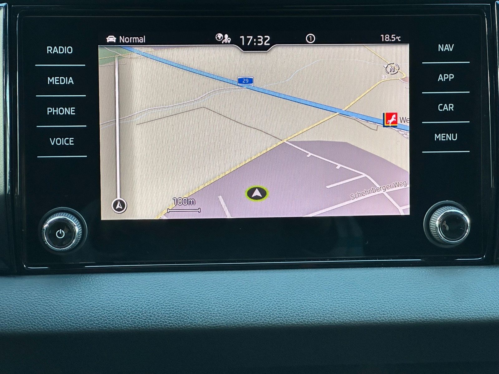 Fahrzeugabbildung SKODA Karoq 2.0 TDI DSG 4x4 Sportline NAV+ACC+360GRAD