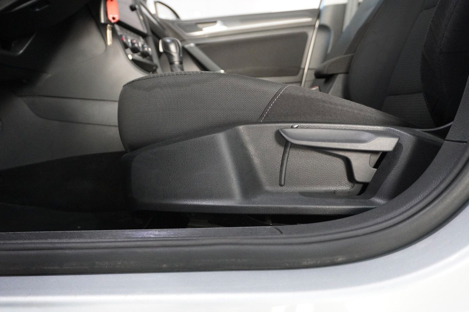 Fahrzeugabbildung Volkswagen Golf VII Lim. 2.0 TDI COMFORTL. DSG NAVI/LED/ACC