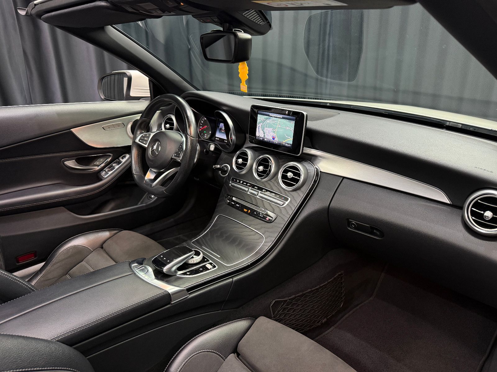 Fahrzeugabbildung Mercedes-Benz C 180 Cabrio |AMG-LINE|LED|RF-CAM|AUTOMATIK