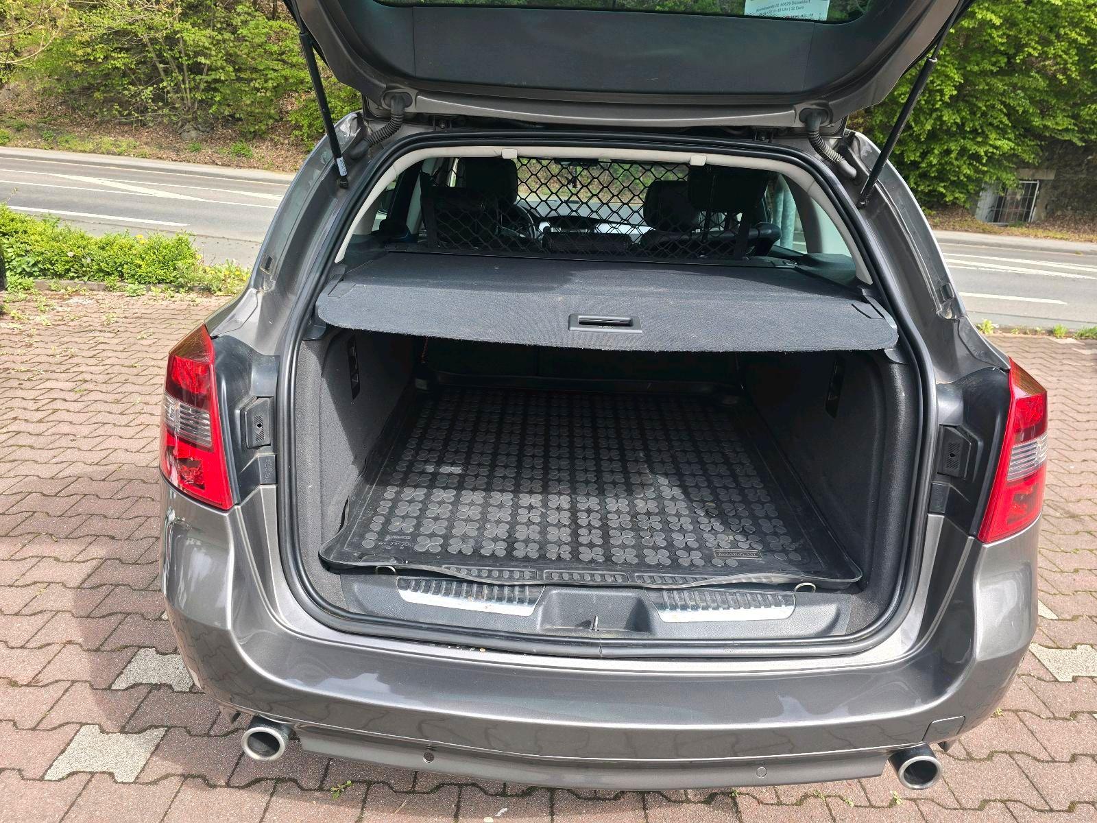 Renault Laguna 2010 — photo 12