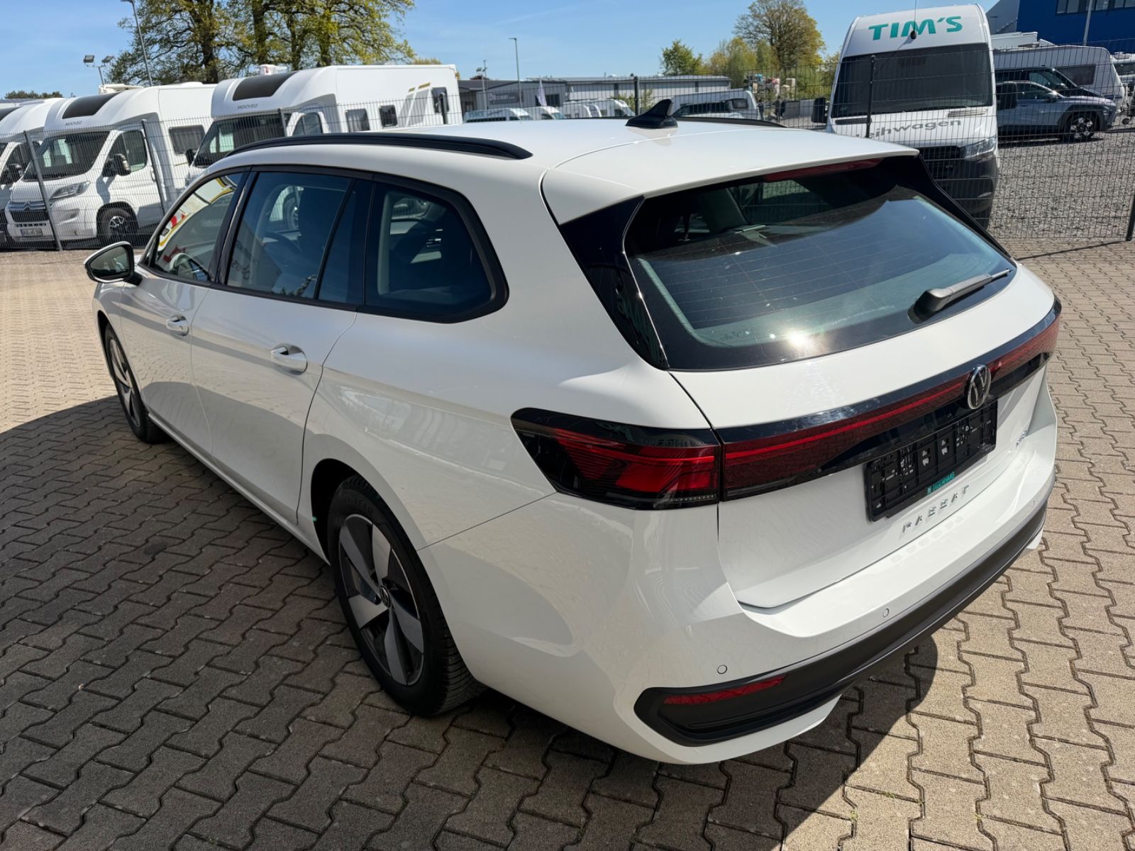 Fahrzeugabbildung Volkswagen Passat Variant 1.5 eTSI 110 kW