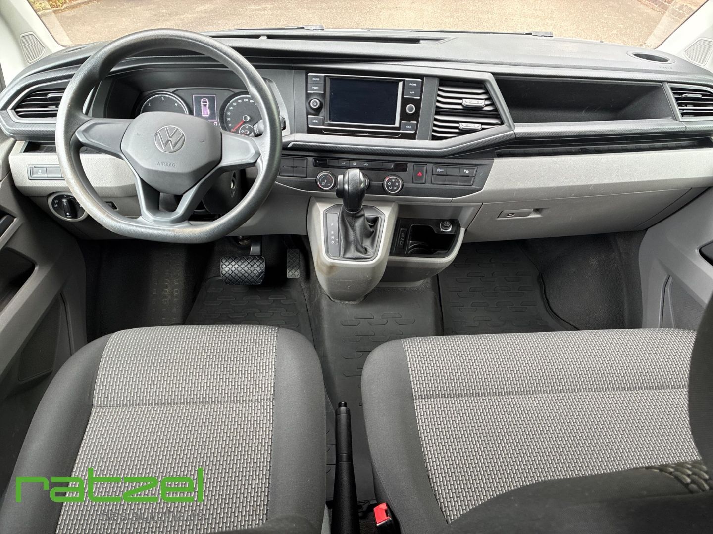 Fahrzeugabbildung Volkswagen T6.1 Kombi 2.0 TDI DSG 4Motion lang StandHZG AHK