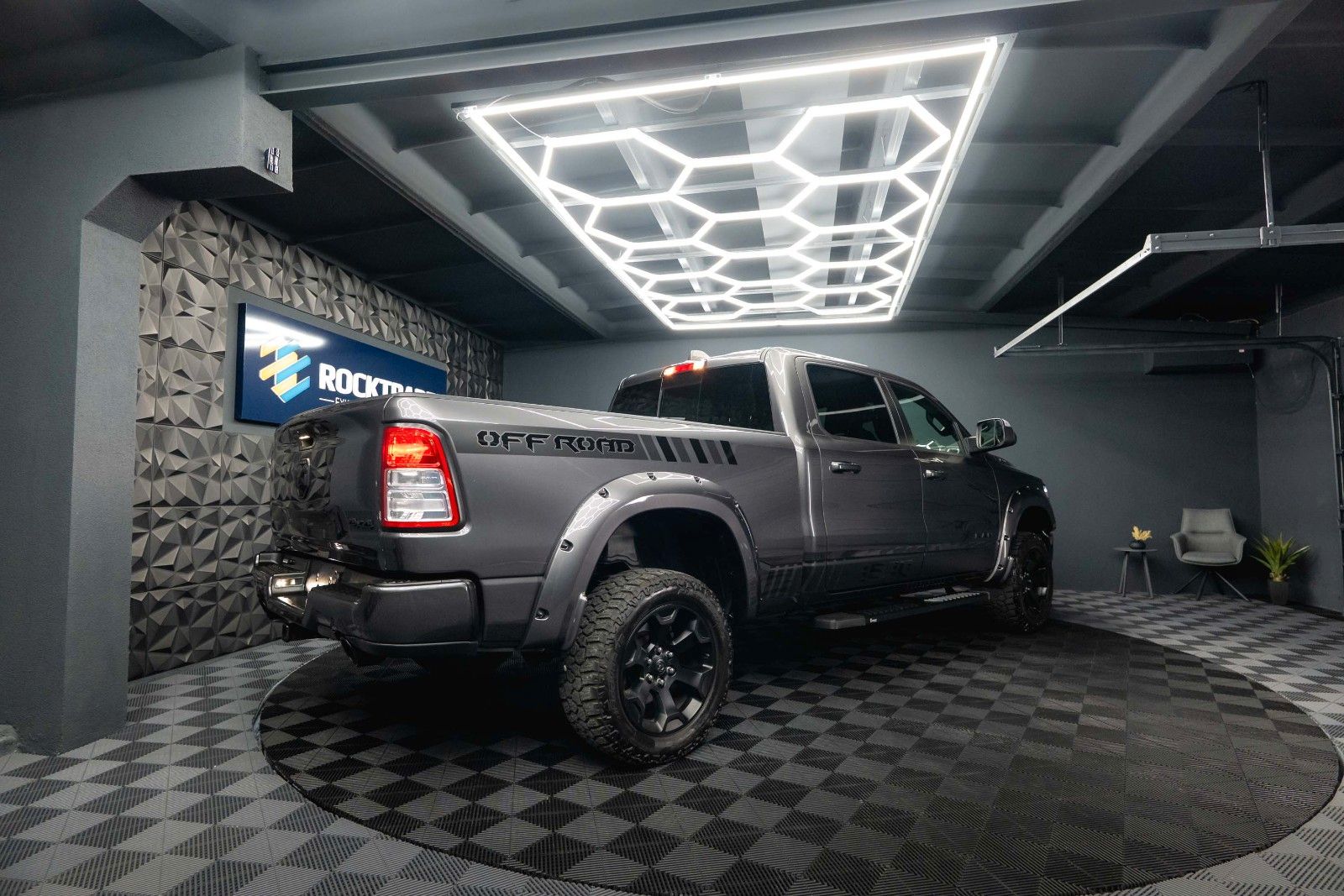 Fahrzeugabbildung Dodge RAM 5.7 V8 HEMI 4x4 OFFROAD LONGBED AXLE LOCK