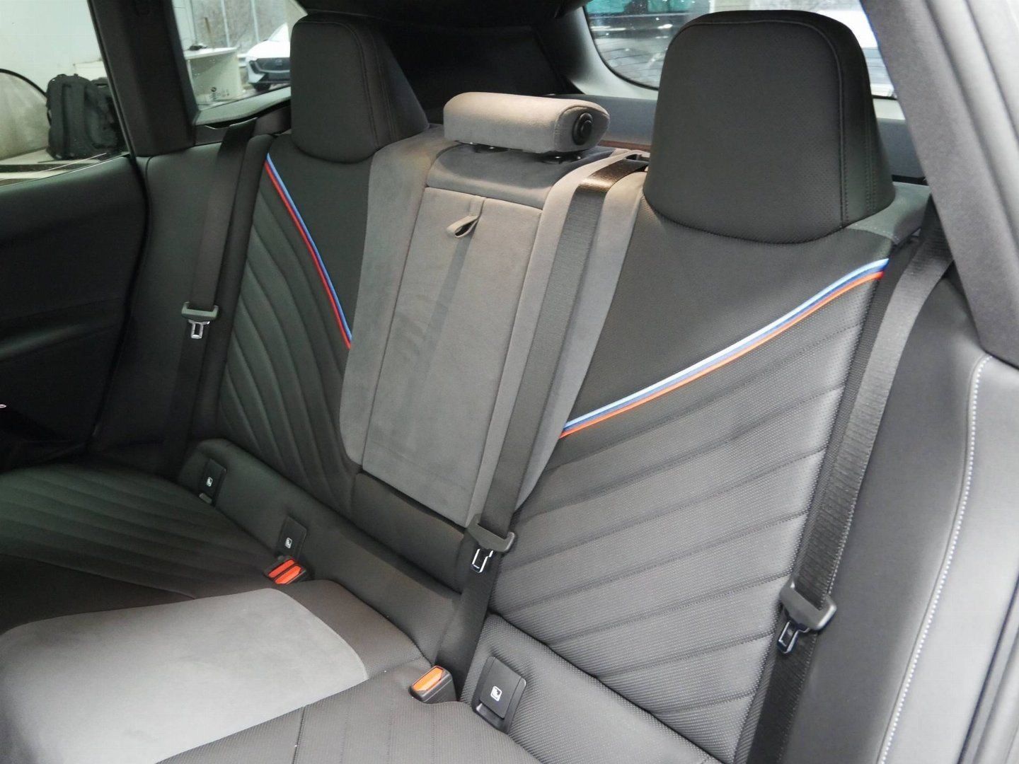 Fahrzeugabbildung BMW iX M70 | B&W| Panorama-Glasdach| Sitzbelüftung v