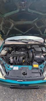 Ford Focus 1.6 - - Ford Focus aus 2001: 1.6