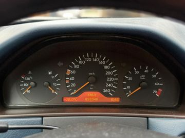 Mercedes E 320 - 9