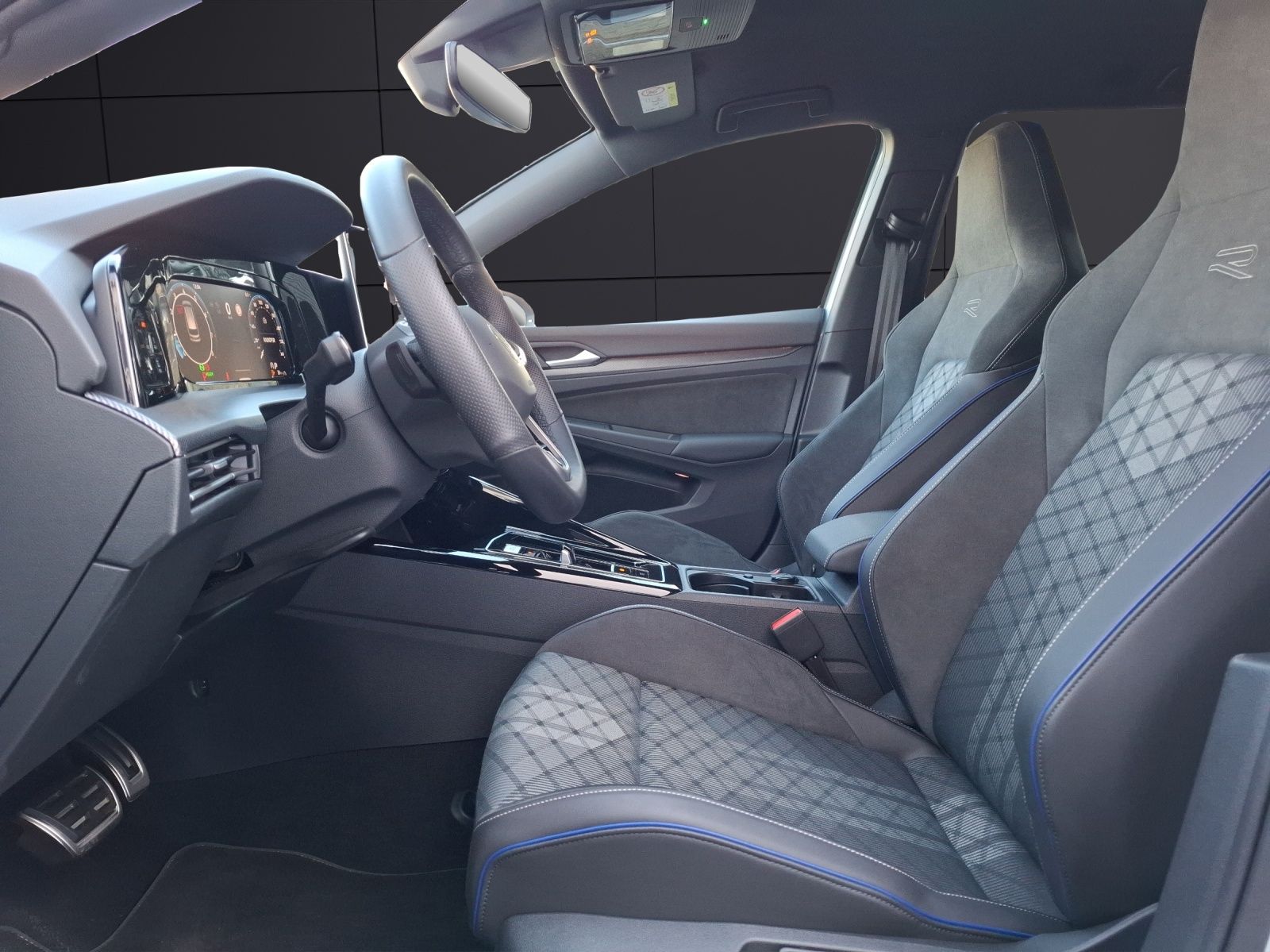 Fahrzeugabbildung Volkswagen Golf VIII Variant eTSI R-Line DSG LED AHK Navi H