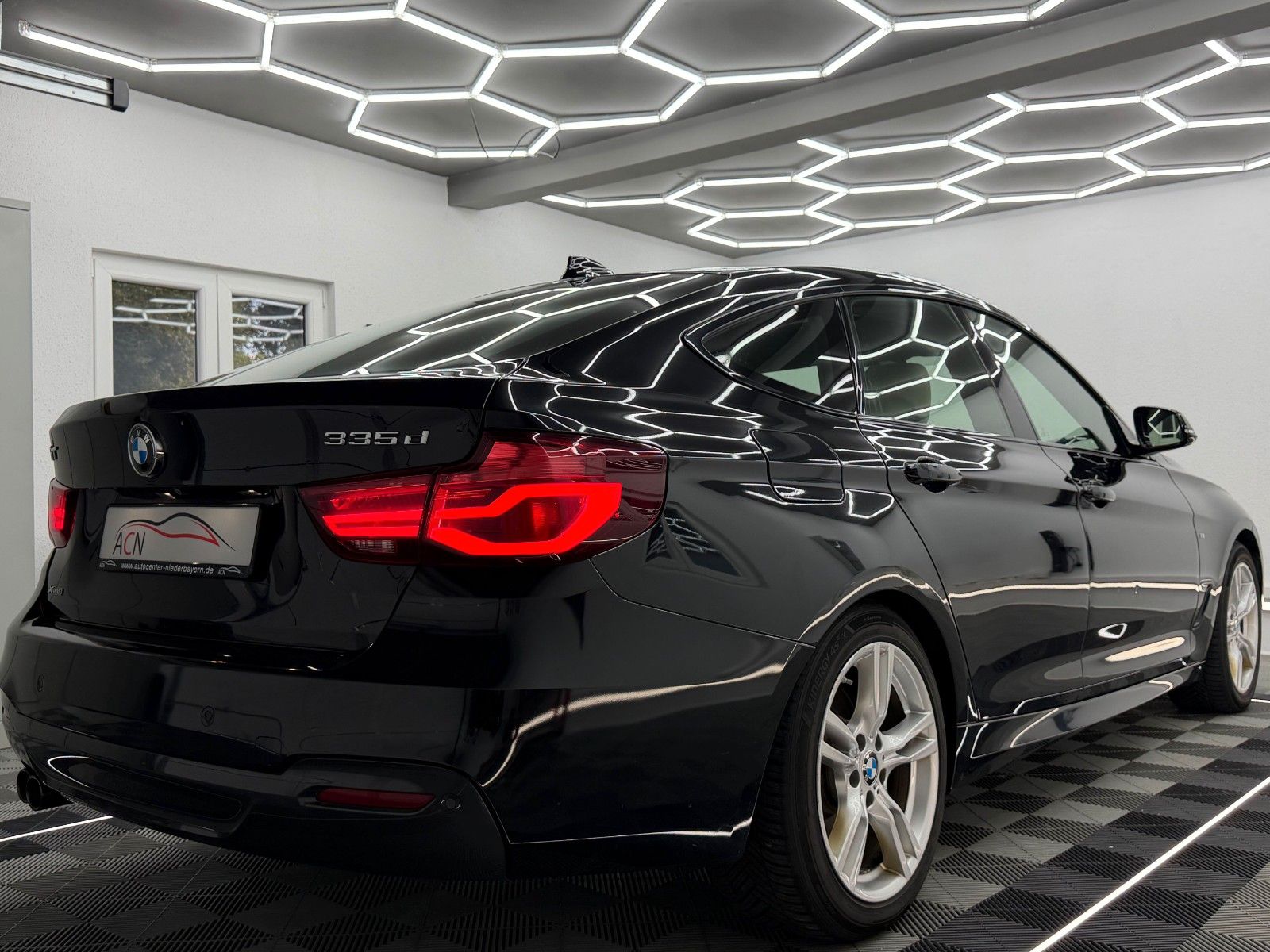Fahrzeugabbildung BMW 335 d xDrive M SPORT/LED/HuD/PANO/KAMERA/MEMORY